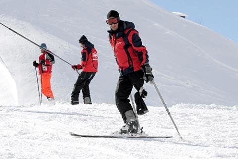 پیست اسکی آلوارس مهرگان بین‌المللی می‌شود