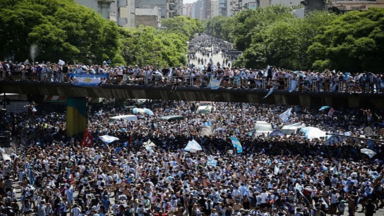 اتفاق خطرناکی که جشن آرژانتین را خراب کرد/ کار به هلی‌کوپتر کشید!