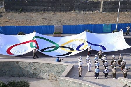 اهتزاز بزرگترین پرچم المپیک در ایران