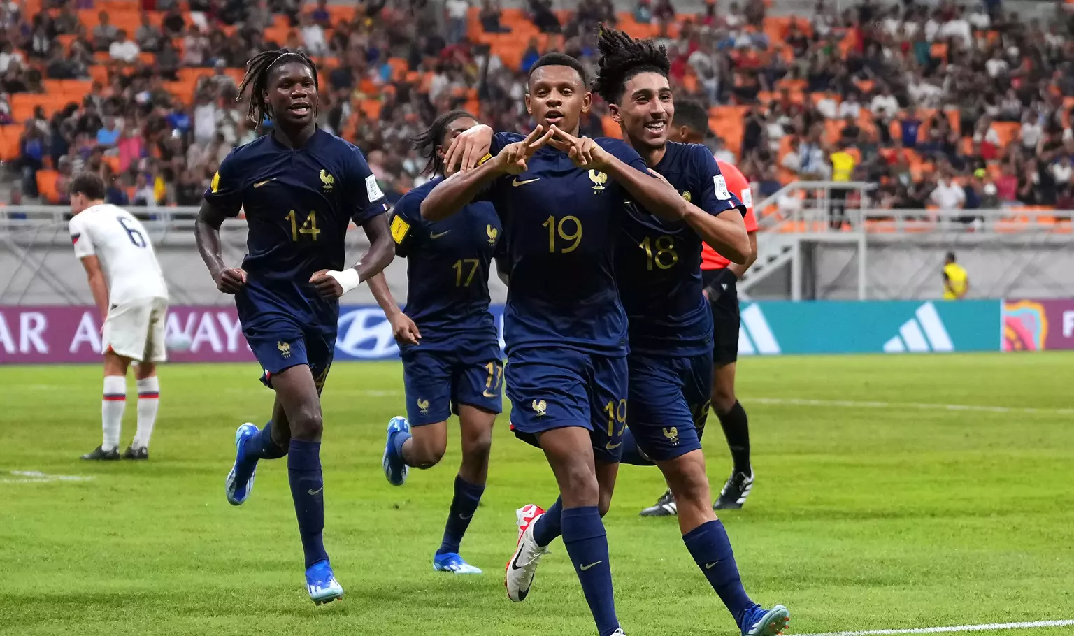 Formidable France sustain perfect record
