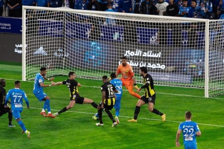 الهلال ۳-۱ الاتحاد/ پیروزی آبی‌های ریاض در الکلاسیکوی عربستان + فیلم