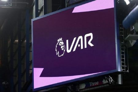 VAR از لیگ برتر انگلیس حذف نمی‌شود